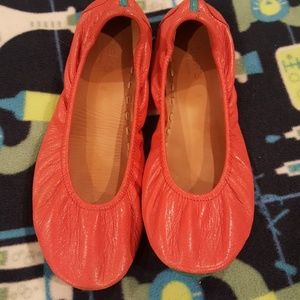 Poppy tieks